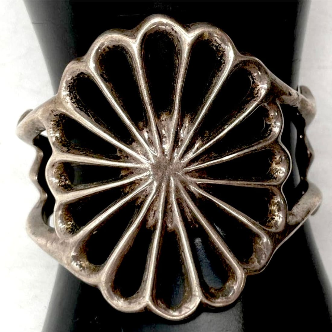 Navajo jewelry, Zuni Jewelry, Old Pawn Navajo, Old Pawn Zuni, Navajo Turquoise Rings, Navajo turquoise jewelry, Zuni turquoise jewelry, American Indian Jewelry, Navajo Bracelets, Zuni Bracelets, Navajo Rings, Zuni Rings, Old Pawn jewelry, Navajo Necklaces, Zuni Necklace