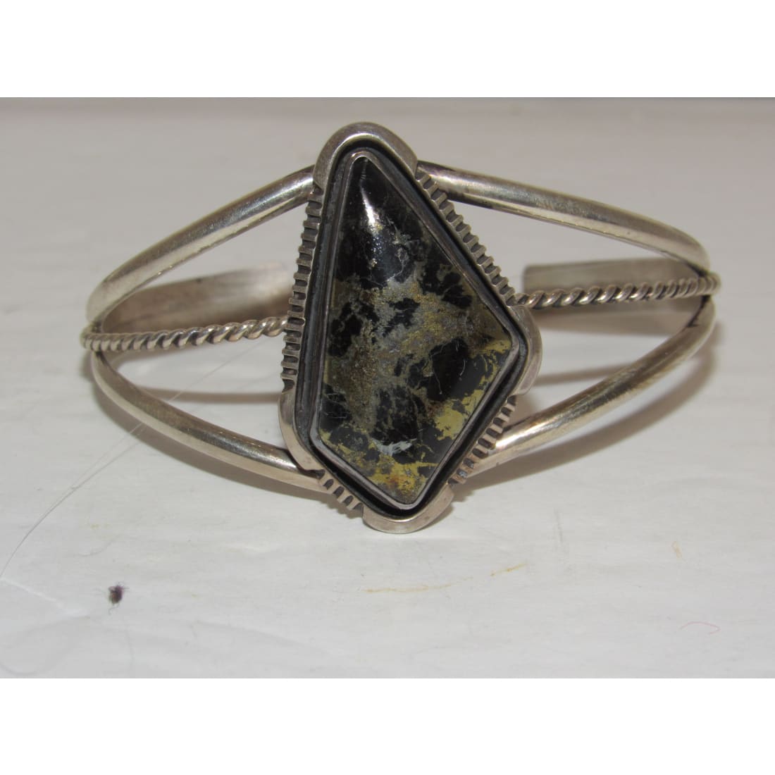 Navajo jewelry, Zuni Jewelry, Old Pawn Navajo, Old Pawn Zuni, Navajo Turquoise Rings, Navajo turquoise jewelry, Zuni turquoise jewelry, American Indian Jewelry, Navajo Bracelets, Zuni Bracelets, Navajo Rings, Zuni Rings, Old Pawn jewelry, Navajo Necklaces, Zuni Necklace